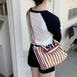 캔버스 소재 예쁜 배색 라인 포인트 숄더 크로스백
