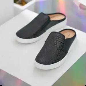 남자가죽슬리퍼 국산 펀칭 블로퍼 슬리퍼 발편한 남성 신발 사무실