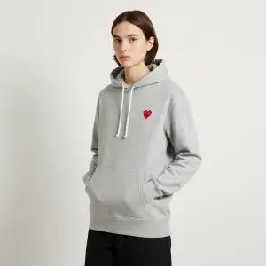 [꼼데가르송] 레드 하트 와펜 그레이 후드티셔츠 150518531