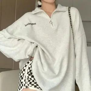 여자 카라 오버핏 레터링 반집업 맨투맨