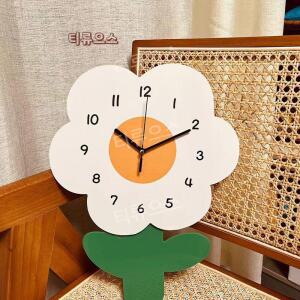 음소거 플라워 벽시계 방 귀여운 거실 작은 크림 꽃 20CM x 30CM 티류으스