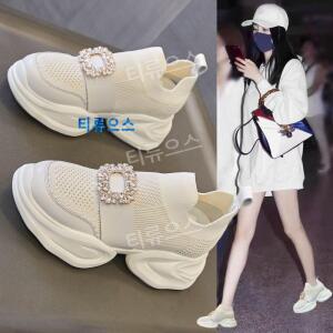 김지원 신발 운동화 눈물의여왕 홍해인 큐빅 김수현 여자신발 연예인 방송착용 템 티류
