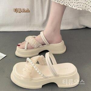 티류으스 진주 스트랩 장식 여성 통굽 5cm 해변 슬리퍼