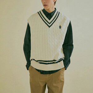 [후아유] 스티브 틸든 케이블 스웨터 베스트 (WHKVC4831U-T)