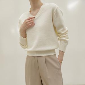 캐런브이넥니트