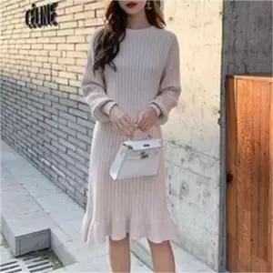 [오노마] ONM 라운드넥 프릴 니트 원피스 여성스러운 데이트룩 코디 (S8117673)