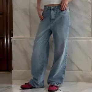 여자 루즈핏 연청 로우라이즈 논스판 청바지