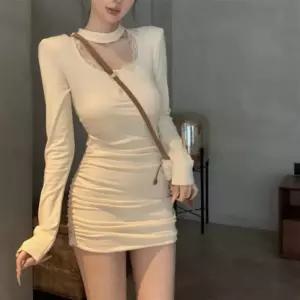 여자 글램무드 넥레이스 셔링 단추 미니 원피스