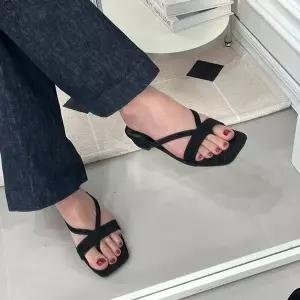 고품질 엣지라인 스퀘어 스트랩 뮬 슬리퍼 5FW 여름신발 데일리룩 (WFKA0RF)