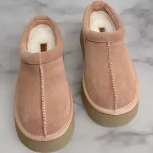 여성 통굽 키높이 가죽 퍼내부 스티치 슬리퍼