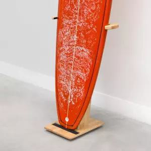 보드 서프스탠드 수직 서프보드 스탠드 쇼트보드 및 롱보드용 독립형 나무 실내 디스플레이 16인치에서