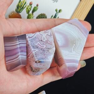 1개 핑크 젤리 아게이트 프리폼 | 줄무늬와 내부 거품 매끄러운 표면 - 연인과 가족 수집가의 마노 수집
