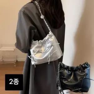 여성 리본 레더 복조리 체인끈 숄더백 실버 블랙 가방