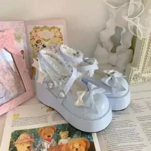 인기상품 여성 4컬러 유광 러블리 프릴리본 통굽 메리제인슈즈 [WFL7D76_260109]