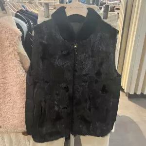 밀스튜디오 HC06 밍크 토끼털 베스트 구스 밍크 토끼털 베스트 LRBVTR102BK6