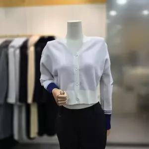 [에고이스트]레터링 자카드 소매 슬릿 풀오버 ER1KL660OW_CA