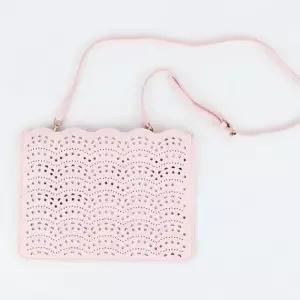 클러치가방 클러치백 펀칭 스퀘어 스트랩 가방 핑크
