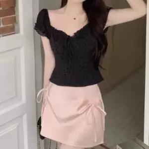 [다잇템] 여성 벌룬 슬림 블라우스 하트네크 펀칭 폴리에스터