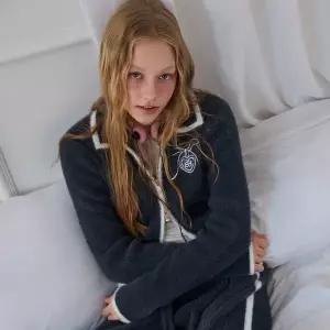 에고이스트 BLUE LABEL 라인배색 헤어리 집업니트 ER4OKG01 896501