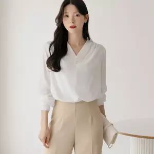 [시크라인] (~XXL까지) 헤일레안 브이넥 큐빅버튼 어깨핀턱 블라우스 가을 하객룩 오피스룩 모임룩 격식룩 빅사이즈