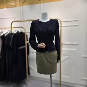 [에고이스트]레이스업 포인트 라운드넥 페미닌 블라우스 EQ4WB160BK_CA