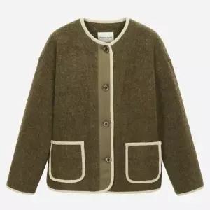 [써스데이아일랜드](T258MJK237W)헤어리 부클 점퍼형 자켓