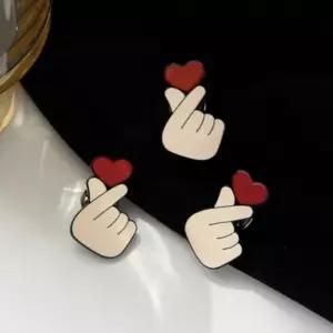 명품 옷핀 브로치 가방 손하트 캐릭터 핀 뱃지 손하트 하트 러브 브로찌