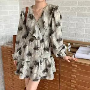 플라워 패턴 프릴 쉬폰 브이넥 벌룬소매 미니 원피스 WE6B94C