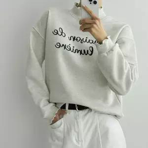 [하프클럽/다잇템]여자 박시 터틀넥 프릴하이넥 FW 필기체 맨투맨