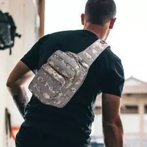 [하프클럽/]남녀공용 아웃도어 데일리 스타일 수납력 좋은 밀리터리 슬링백