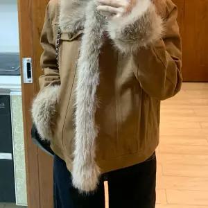 [예쎄오피스] (예쎄) 퍼칼라 소매퍼 숏 무스탕자켓(S5WJK021A)