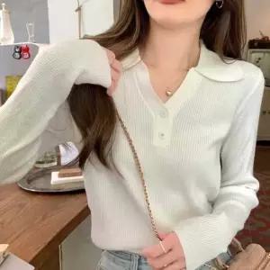 청바지 코디 주말 데이트 룩 카라 니트 골지 버튼 넥