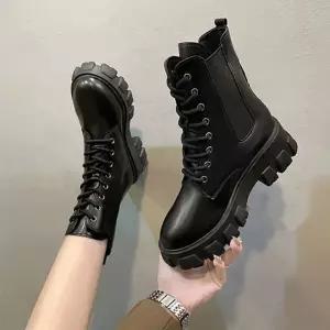 여성 심플 빅사이즈 청키솔 레이스업 워커 (WFKJST1)