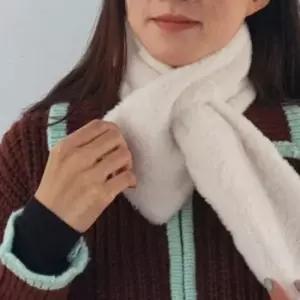 마니포근 개 인공 퍼 크로스 머플러 워머 숄 화이트 고리 끼우는 짧은 구멍 목도리 미니