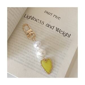 느랑 자체제작 핸드메이드 노란색 진주 못난이 하트 휴대폰 핸드폰줄 아이폰 갤럭시 Z플립 지갑