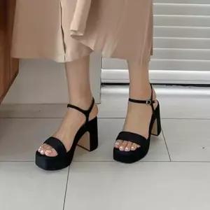 모임 패션 여름 블랙 샌들 가보시 통굽 스트랩 힐 WFK365G