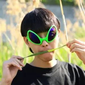 졸업사진 재밌는 왹져 컨셉 외계인 선글라스 촬영 인 WD812E0