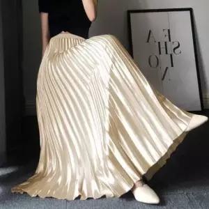 시그니처 고무줄 새틴 롱핏플리츠 미니스커트 치마 WFK1XBN