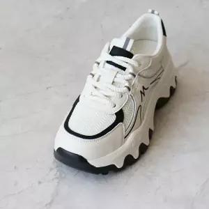 [롯데백화점]원더슈즈 천연소가죽 엠버드 발편한 가벼운 쿠션 키높이 밴딩 스니커즈 운동화 6CM P-S