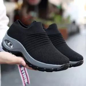 여성 블랙컬러 워킹화 니트소재 에어굽 슬립온