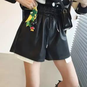 바이브 하이웨스트 레더 배색 포켓 레이어드 밴딩 플레어 가죽 숏반바지