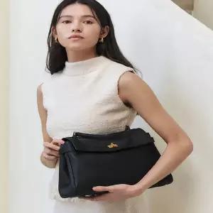 갤러리아 헤지스핸드백 HIBA5E188BK [아카이브H] 베리 클래식 블랙 레더 사첼백