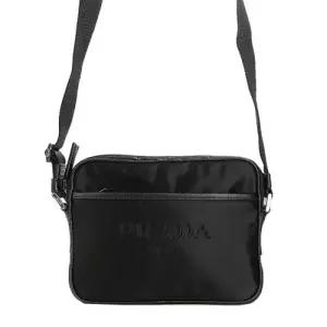 [프라다] 25FW (2VH144 2FMO F0002) 남성 로고 크로스백