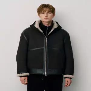 [질스튜어트뉴욕] [25FW]스웨이드 무스탕 후드 점퍼 - 다크브라운 JNJU5D504