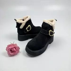 [갤러리아] 고세 데일리 여성 스웨이드 벨티드 스트랩 통굽 양털 앵클부츠 OZA5F084 블랙 5cm