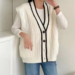 여자 가을 꽈배기 배색 브이넥 버튼 퀼팅 누빔 조끼