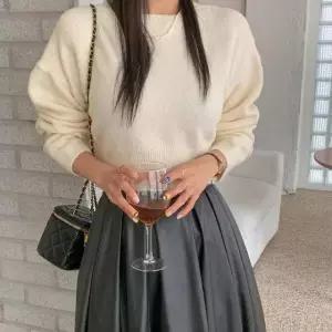 크롭 입술넥 루즈핏 꽈배기니트 오프숄더니트 반 (WFK482E)