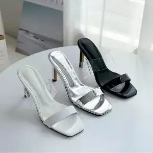 에나멜 스트랩뮬 슬리퍼 9cm W6C677C