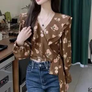 랩 디자인 브이넥 프릴 플라워 패턴 플라우스 셔츠 WE6B93B