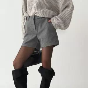 [다잇템] 여자 페이크모직 3부 편한 FW 속밴딩 미니멀리즘 반바지
